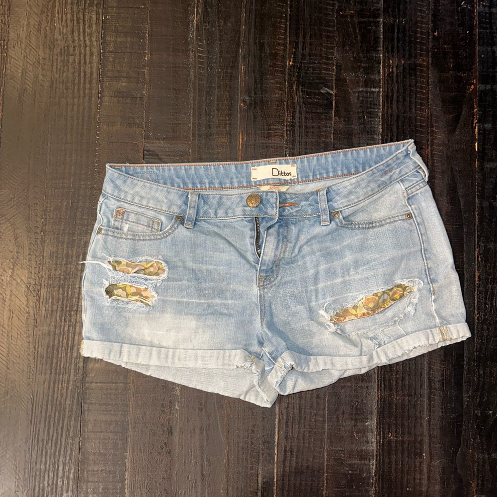 Ditto Denim Distressed Jean Shorts w/ Floral Patchwork Women’s